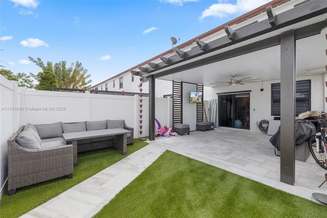 3289 W 106th Ter, Hialeah, FL 33018