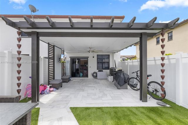 3289 W 106th Ter, Hialeah, FL 33018