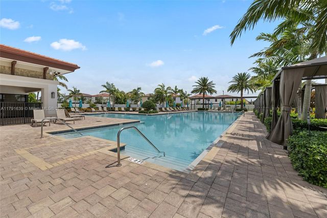 3289 W 106th Ter, Hialeah, FL 33018