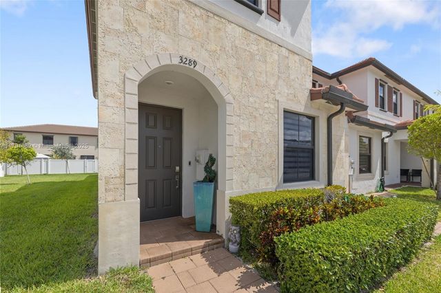 3289 W 106th Ter, Hialeah, FL 33018