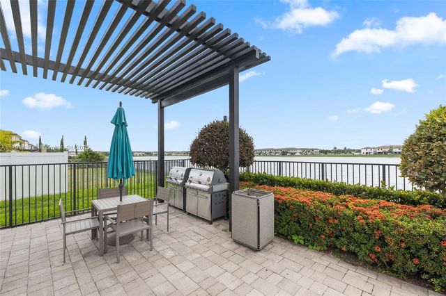 3289 W 106th Ter, Hialeah, FL 33018