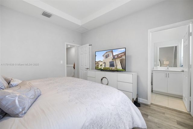 3289 W 106th Ter, Hialeah, FL 33018