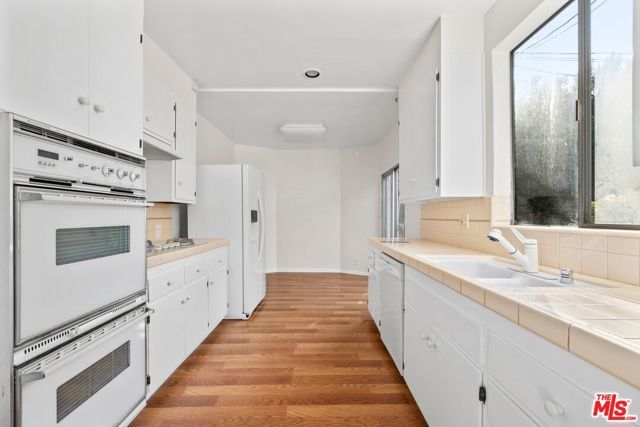 2941 Motor Avenue, Los Angeles, CA 90064