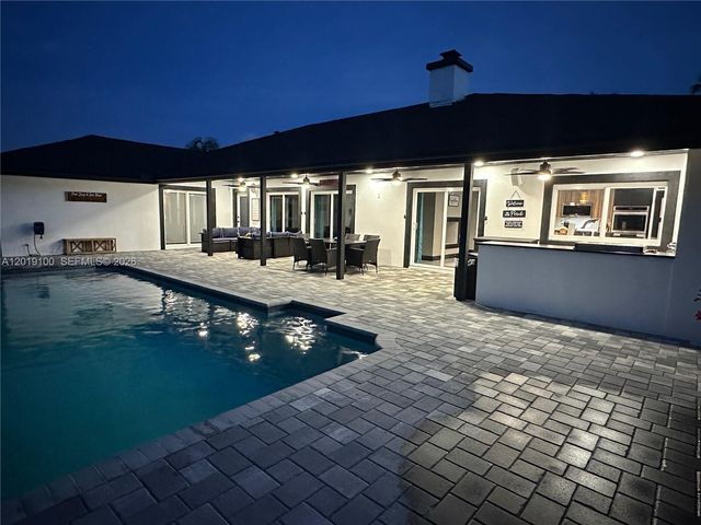 11701 SW 21st Ct, Davie, FL 33325