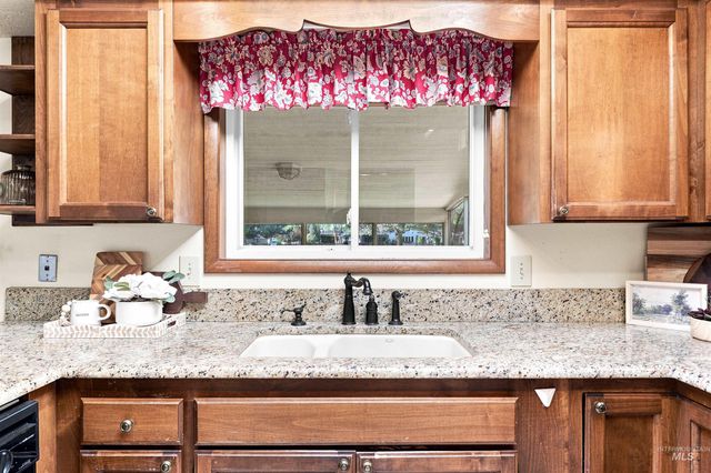 1237 E Cerramar Ct, Eagle, ID 83616