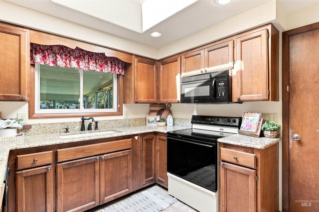 1237 E Cerramar Ct, Eagle, ID 83616