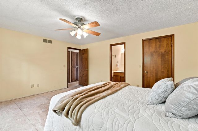 1237 E Cerramar Ct, Eagle, ID 83616