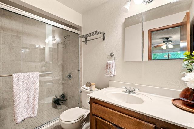 1237 E Cerramar Ct, Eagle, ID 83616