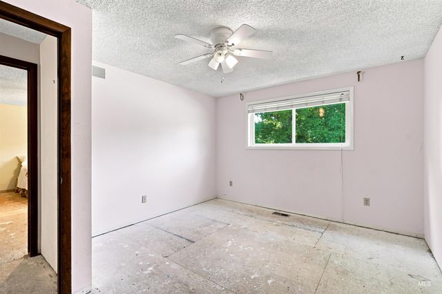1237 E Cerramar Ct, Eagle, ID 83616