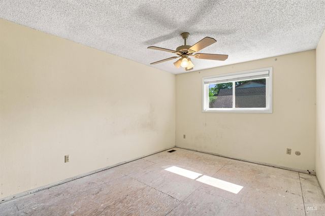 1237 E Cerramar Ct, Eagle, ID 83616