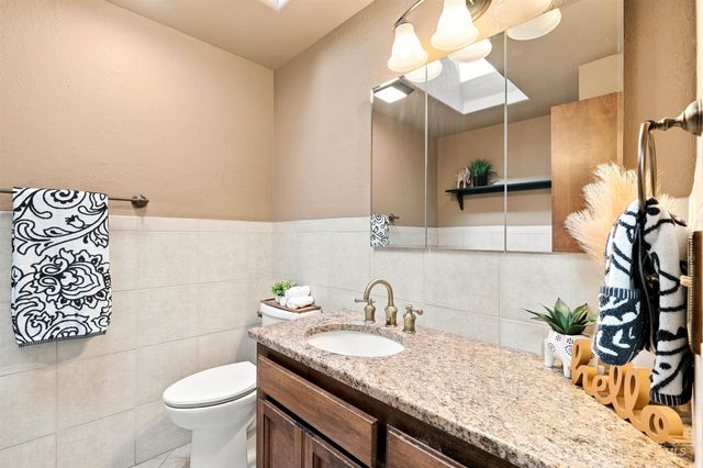 1237 E Cerramar Ct, Eagle, ID 83616