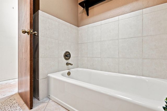1237 E Cerramar Ct, Eagle, ID 83616