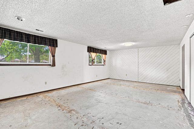 1237 E Cerramar Ct, Eagle, ID 83616