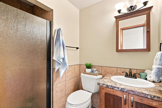 1237 E Cerramar Ct, Eagle, ID 83616
