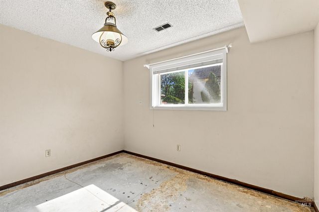 1237 E Cerramar Ct, Eagle, ID 83616
