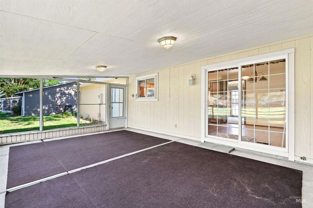 1237 E Cerramar Ct, Eagle, ID 83616