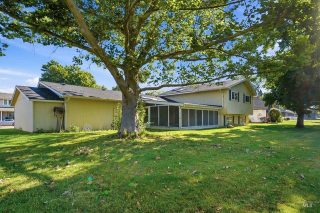 1237 E Cerramar Ct, Eagle, ID 83616