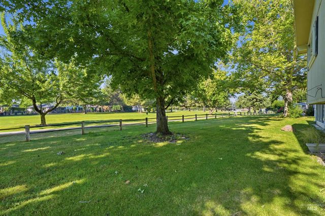 1237 E Cerramar Ct, Eagle, ID 83616