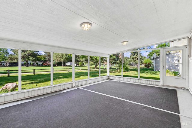 1237 E Cerramar Ct, Eagle, ID 83616