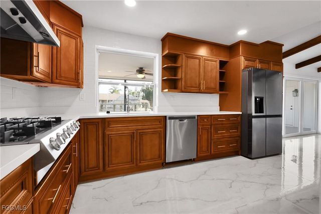 2210 Isle Of Pines AVE E, Fort Myers, FL 33905