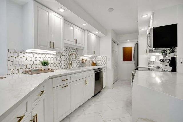 3000 N Ocean Drive 24f, Singer Island, FL 33404