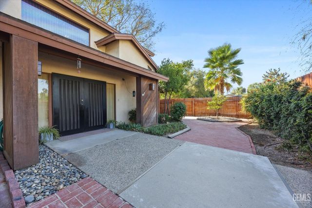 1912 Glenbrea Court, Bakersfield, CA 93309
