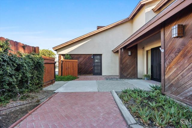 1912 Glenbrea Court, Bakersfield, CA 93309