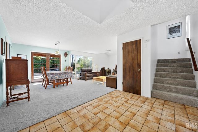 1912 Glenbrea Court, Bakersfield, CA 93309