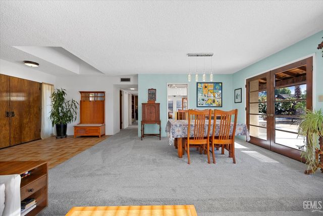 1912 Glenbrea Court, Bakersfield, CA 93309