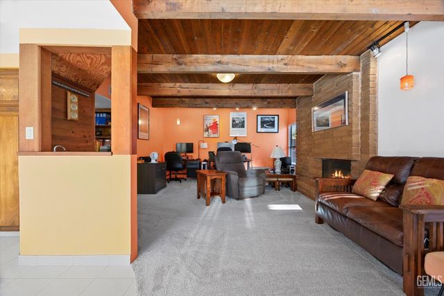 1912 Glenbrea Court, Bakersfield, CA 93309