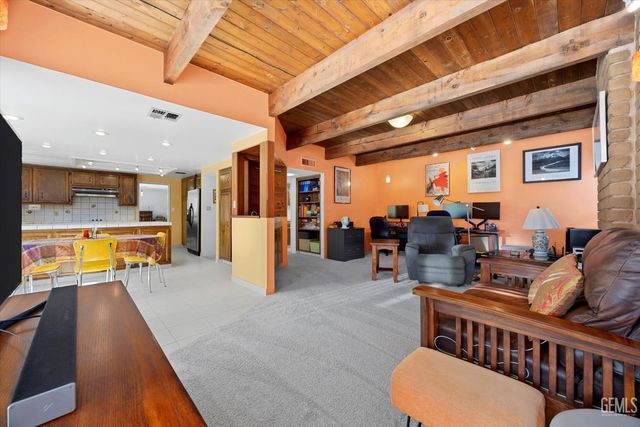 1912 Glenbrea Court, Bakersfield, CA 93309