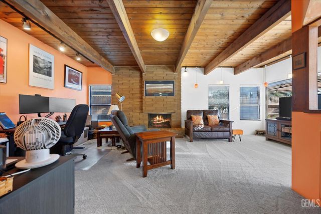 1912 Glenbrea Court, Bakersfield, CA 93309