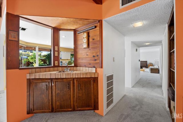 1912 Glenbrea Court, Bakersfield, CA 93309