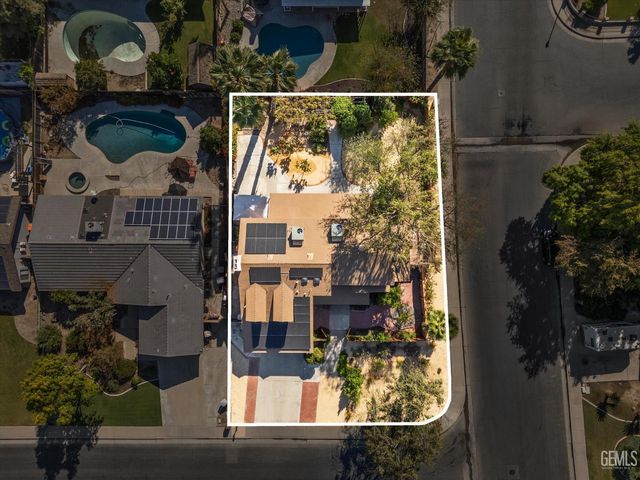 1912 Glenbrea Court, Bakersfield, CA 93309