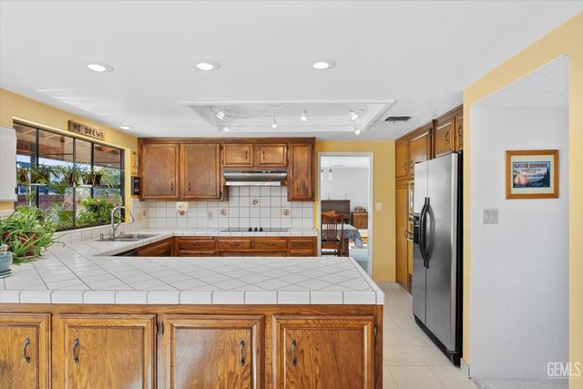 1912 Glenbrea Court, Bakersfield, CA 93309