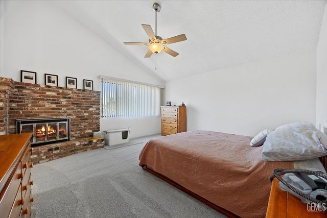 1912 Glenbrea Court, Bakersfield, CA 93309