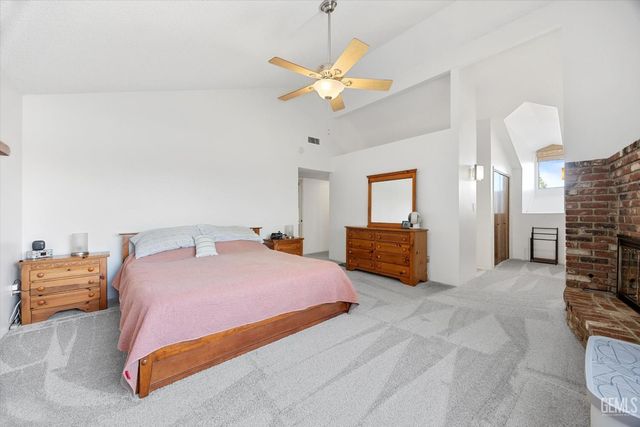 1912 Glenbrea Court, Bakersfield, CA 93309