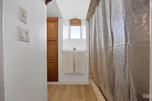 1912 Glenbrea Court, Bakersfield, CA 93309