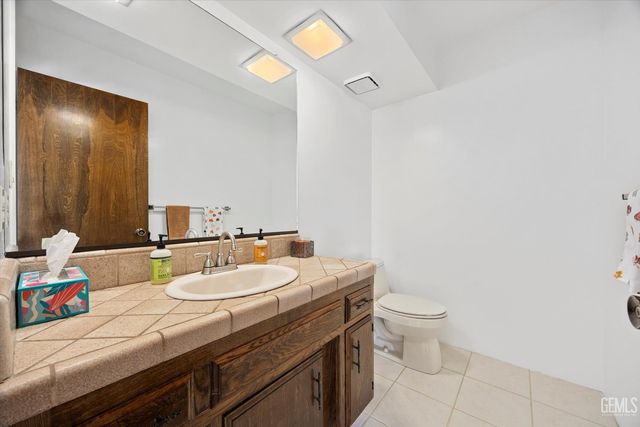 1912 Glenbrea Court, Bakersfield, CA 93309