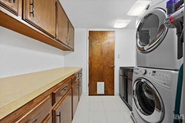 1912 Glenbrea Court, Bakersfield, CA 93309