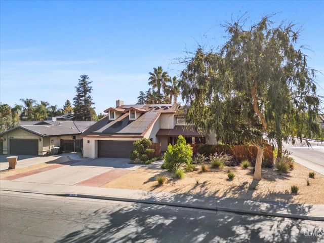 1912 Glenbrea Court, Bakersfield, CA 93309