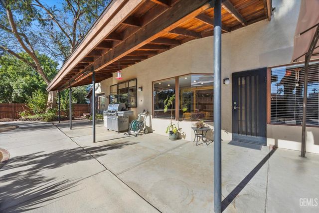 1912 Glenbrea Court, Bakersfield, CA 93309