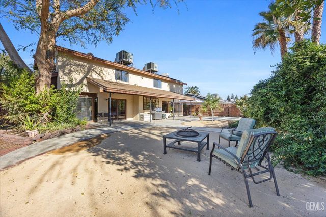 1912 Glenbrea Court, Bakersfield, CA 93309