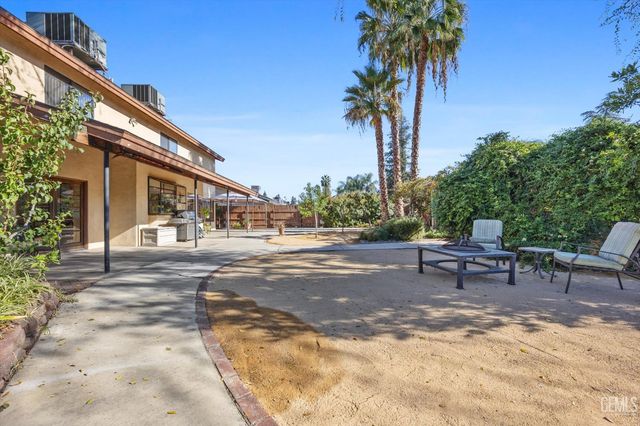 1912 Glenbrea Court, Bakersfield, CA 93309