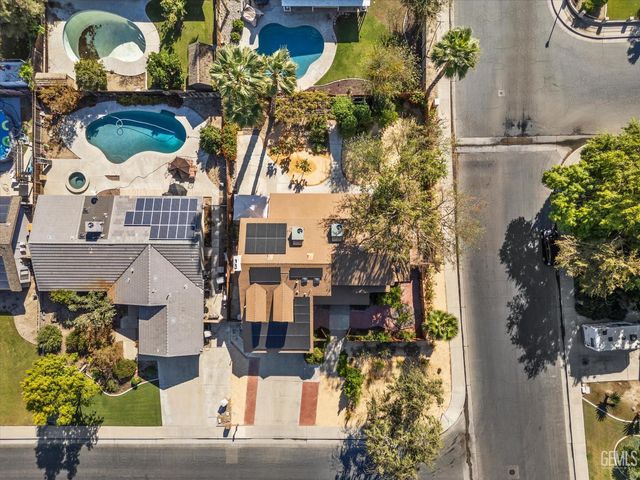 1912 Glenbrea Court, Bakersfield, CA 93309