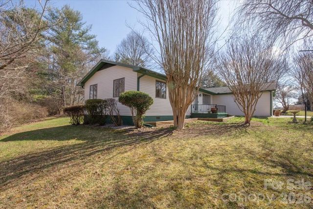 22 Stoney Nob Drive, Hendersonville, NC 28792