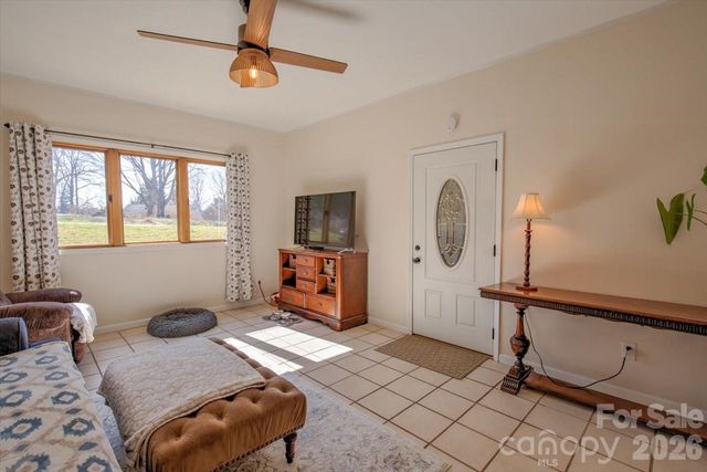 22 Stoney Nob Drive, Hendersonville, NC 28792