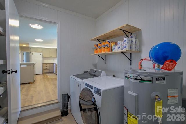 22 Stoney Nob Drive, Hendersonville, NC 28792