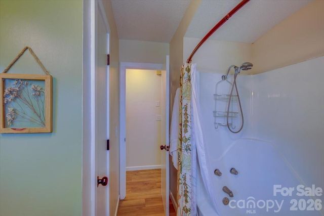 22 Stoney Nob Drive, Hendersonville, NC 28792