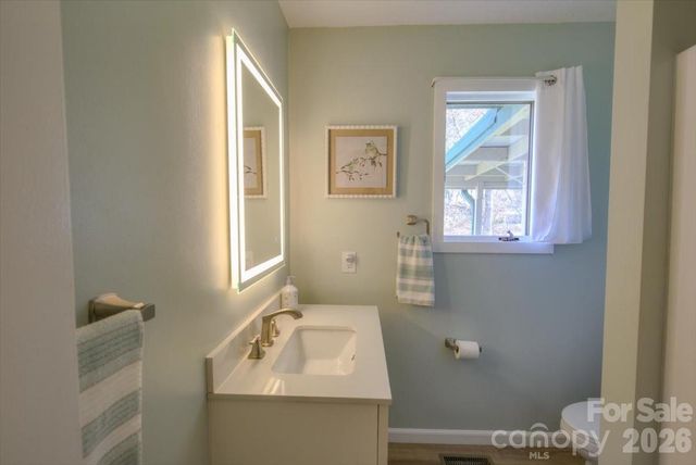 22 Stoney Nob Drive, Hendersonville, NC 28792